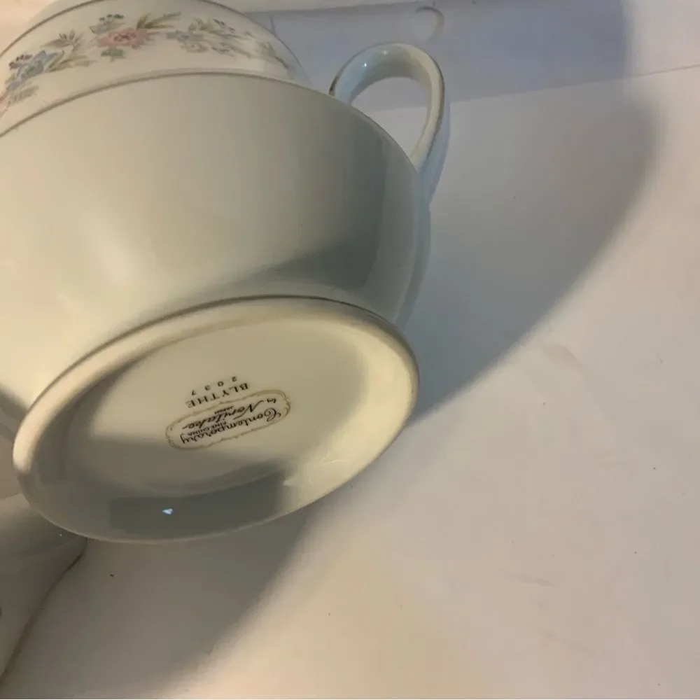 New Contemporary by Noritake Blythe 2037 Creamer and Sugar